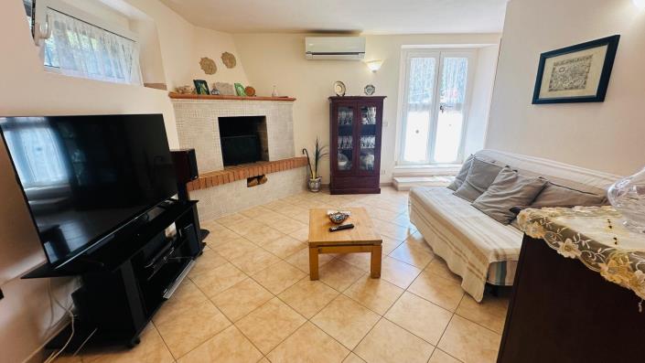 Image No.11-2 Bed Semi-Detached for sale