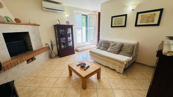 Image No.13-2 Bed Semi-Detached for sale