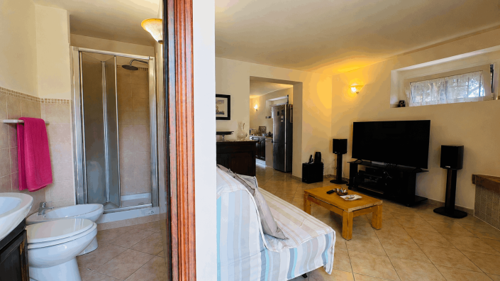 Image No.16-2 Bed Semi-Detached for sale