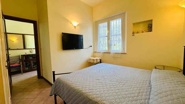 Image No.20-2 Bed Semi-Detached for sale