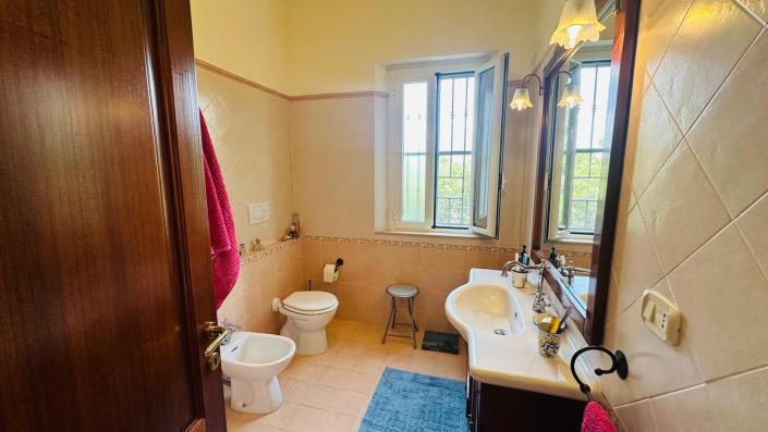 Image No.23-2 Bed Semi-Detached for sale
