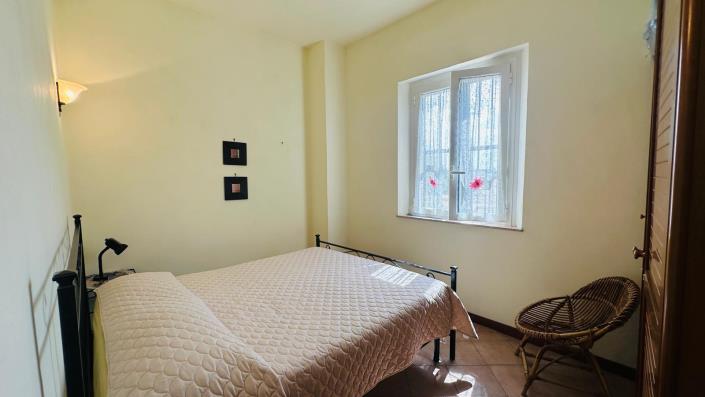 Image No.24-2 Bed Semi-Detached for sale