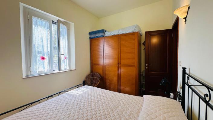 Image No.25-2 Bed Semi-Detached for sale