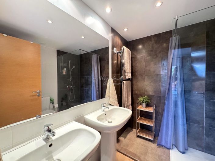 Image No.37-2 Bed Flat for sale