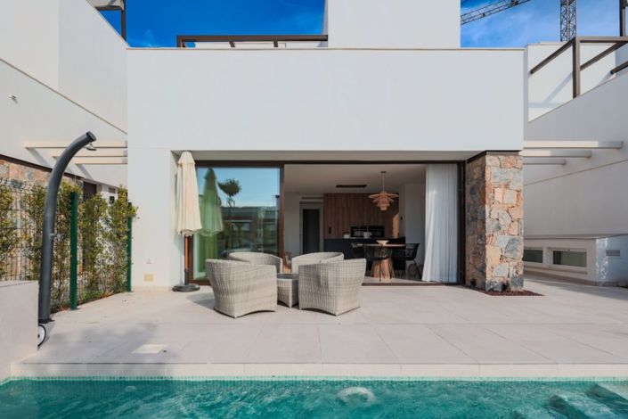 Image No.2-2 Bed Villa / Detached for sale