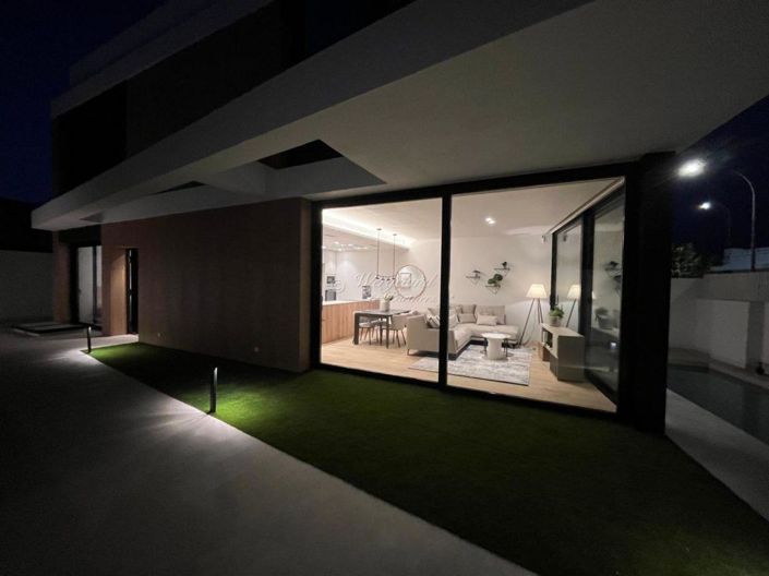 Image No.39-3 Bed Villa / Detached for sale