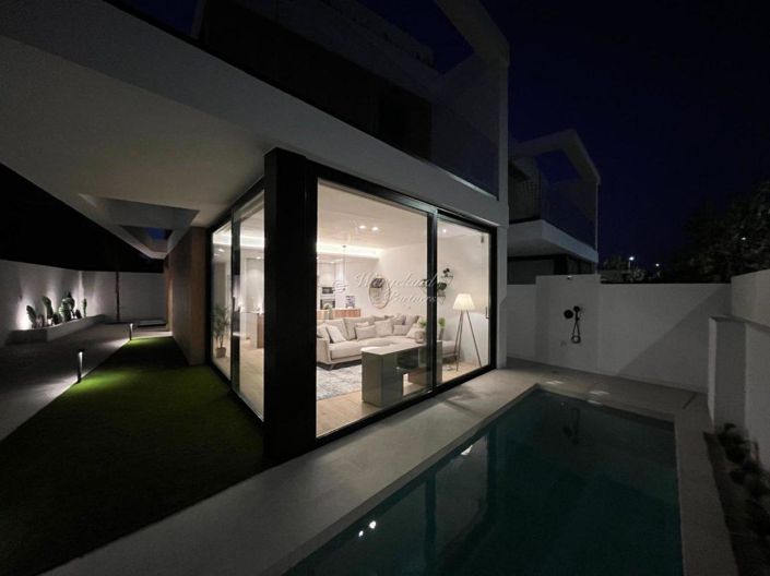 Image No.44-3 Bed Villa / Detached for sale