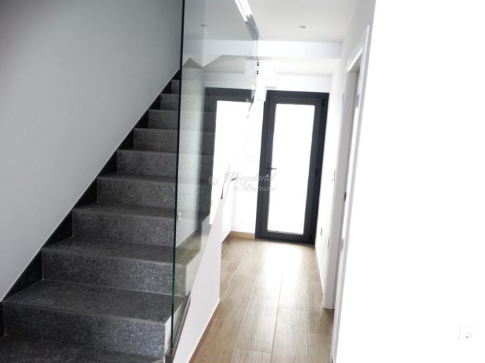 Image No.9-3 Bed House for sale