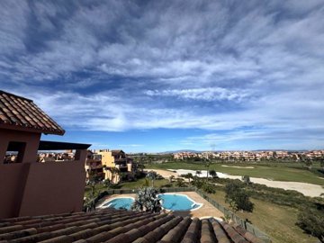terrace-big-view-pool-and-golf-1024x768