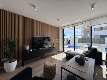 living-tv-wall-a-1024x768