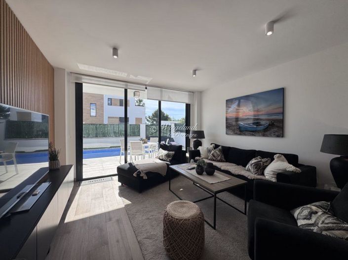 Image No.12-3 Bed Villa / Detached for sale