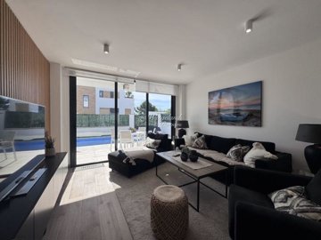 living-sofa-pool-view-1024x768