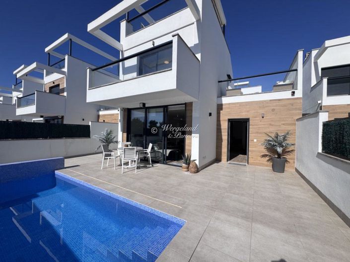 Image No.2-3 Bed Villa / Detached for sale