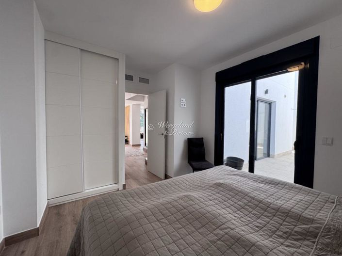 Image No.23-3 Bed Villa / Detached for sale