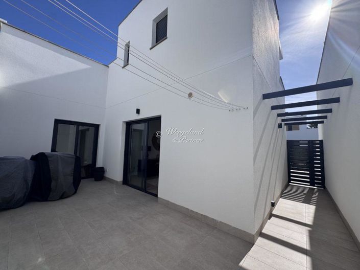 Image No.24-3 Bed Villa / Detached for sale