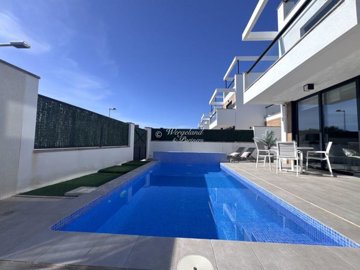 pool-with-shower-1024x768