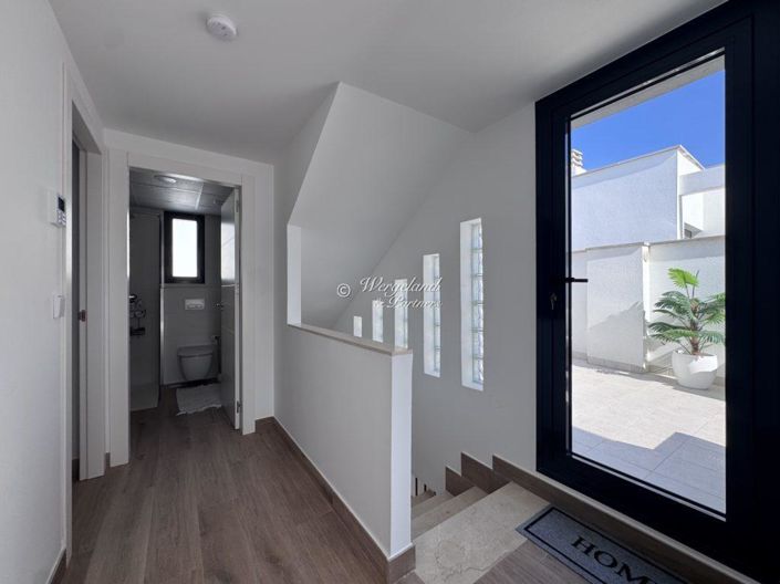 Image No.38-3 Bed Villa / Detached for sale