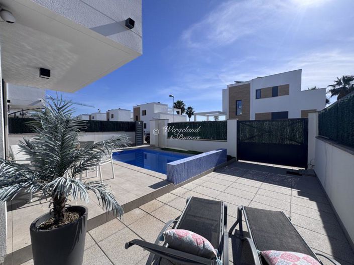 Image No.4-3 Bed Villa / Detached for sale