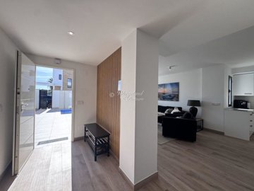 entrance-open-door-1024x768