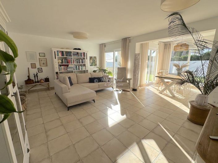 Image No.17-4 Bed Villa / Detached for sale