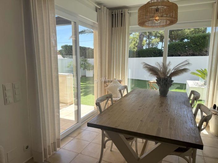 Image No.18-4 Bed Villa / Detached for sale