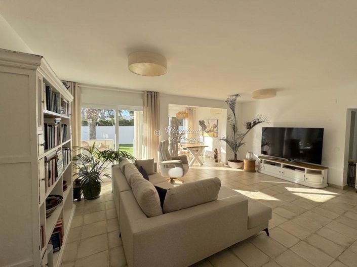 Image No.19-4 Bed Villa / Detached for sale