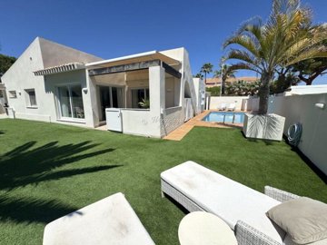 house-pool-garden-2-1024x768
