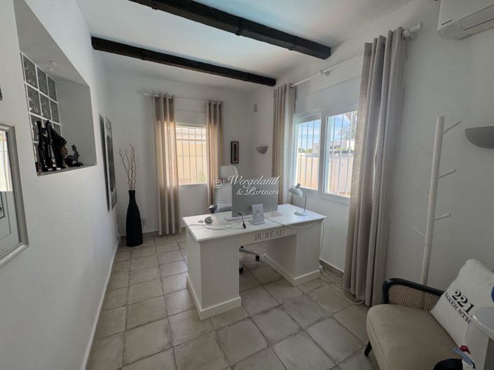 Image No.23-4 Bed Villa / Detached for sale
