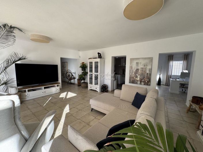 Image No.24-4 Bed Villa / Detached for sale