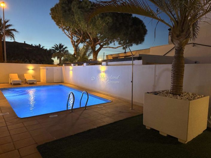 Image No.9-4 Bed Villa / Detached for sale