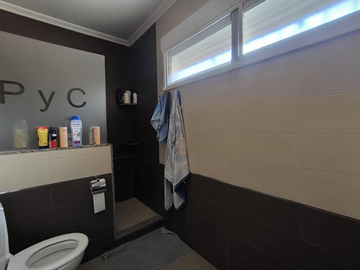 Image No.20-3 Bed Chalet for sale