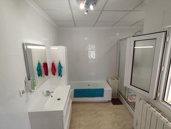 Image No.18-3 Bed Chalet for sale