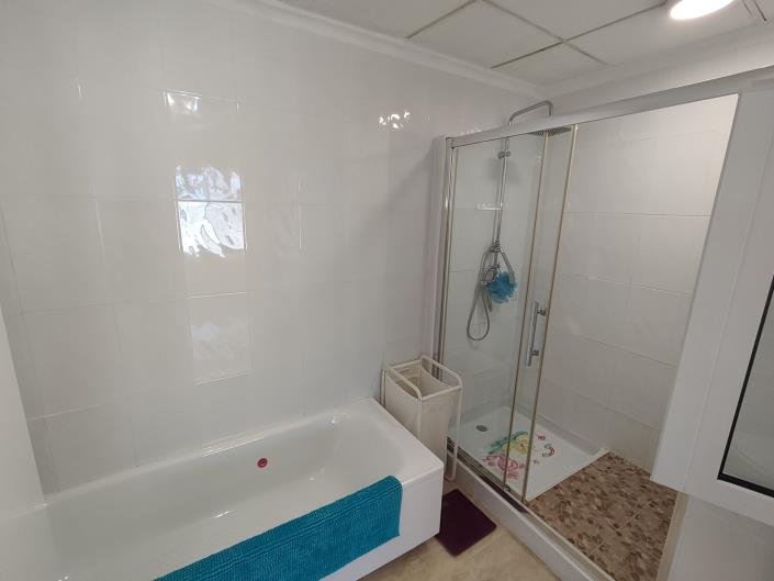 Image No.20-3 Bed Chalet for sale