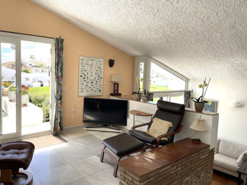 11-20939a0134ad724a8cb2a801094d15a4