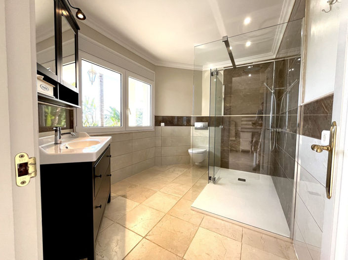 Image No.12-4 Bed Villa for sale