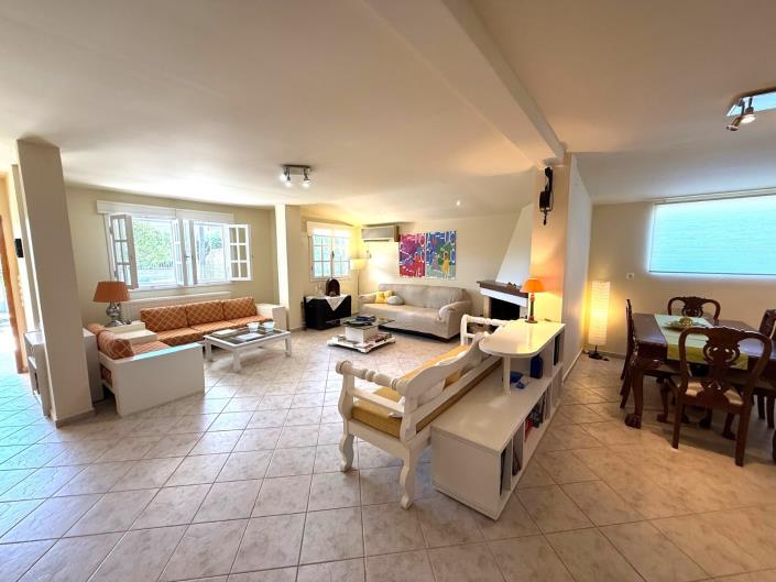 Image No.15-4 Bed House for sale