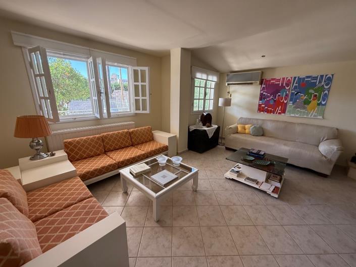 Image No.3-4 Bed House for sale