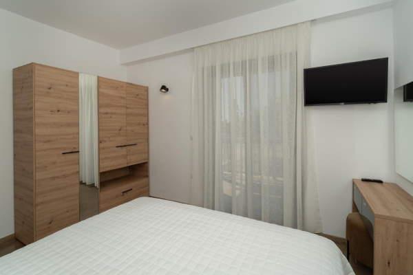 Image No.3-8 Bed Hotel for sale