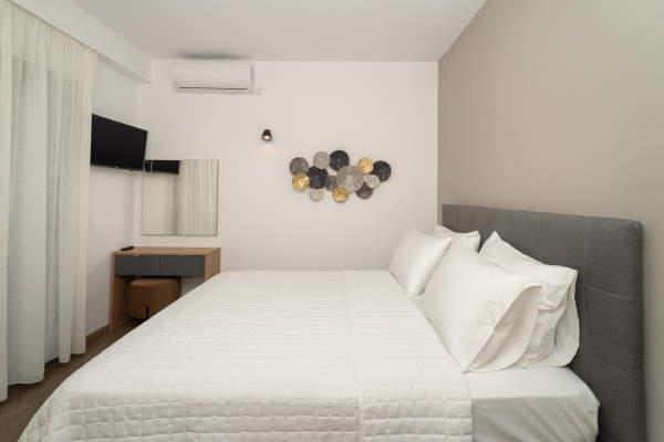 Image No.7-8 Bed Hotel for sale