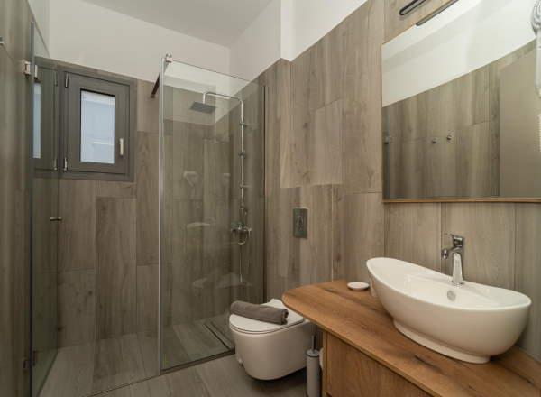 Image No.9-8 Bed Hotel for sale