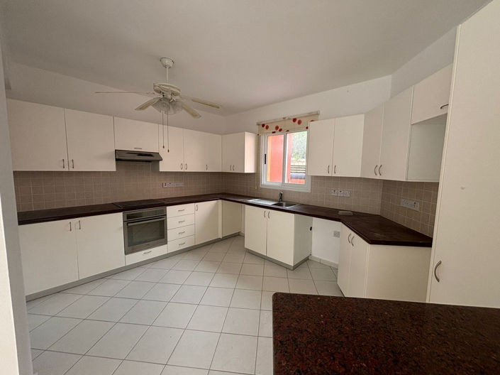 Image No.14-3 Bed House for sale