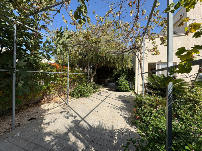 Image No.26-3 Bed House for sale