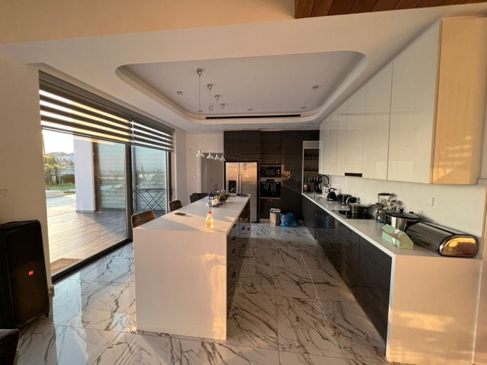 Image No.10-3 Bed House for sale