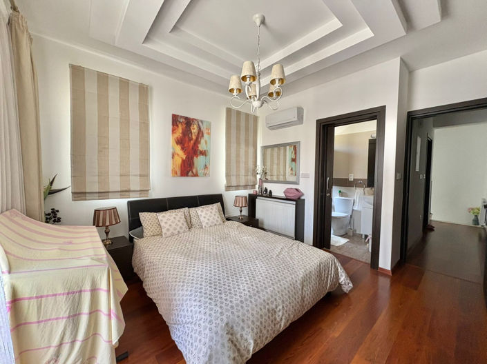 Image No.13-3 Bed House for sale