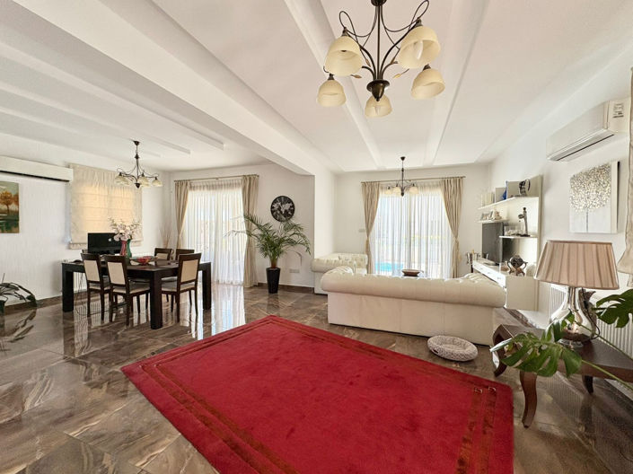 Image No.6-3 Bed House for sale