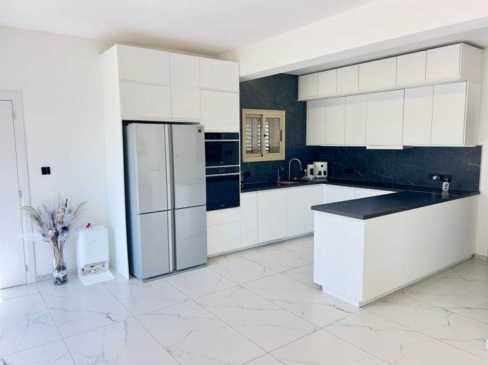Image No.11-3 Bed House for sale