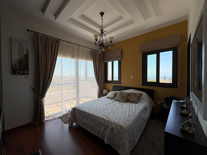 Image No.13-3 Bed House for sale