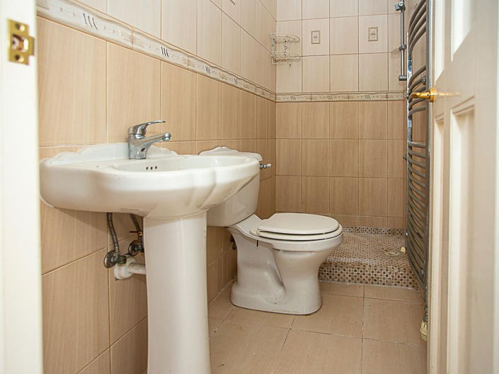 Image No.16-4 Bed House for sale
