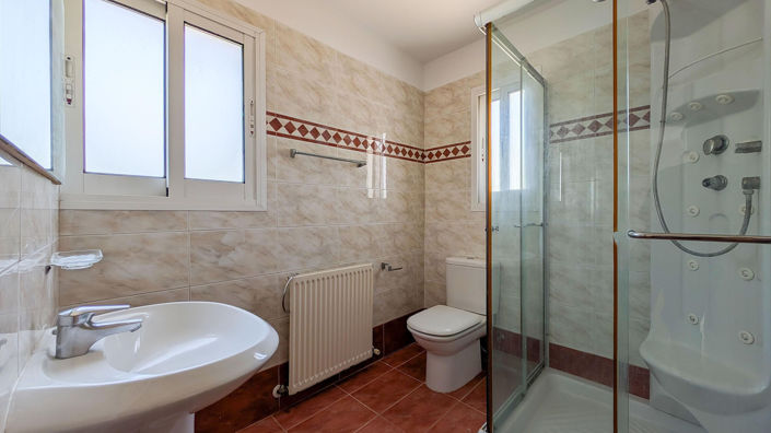 Image No.13-3 Bed House for sale