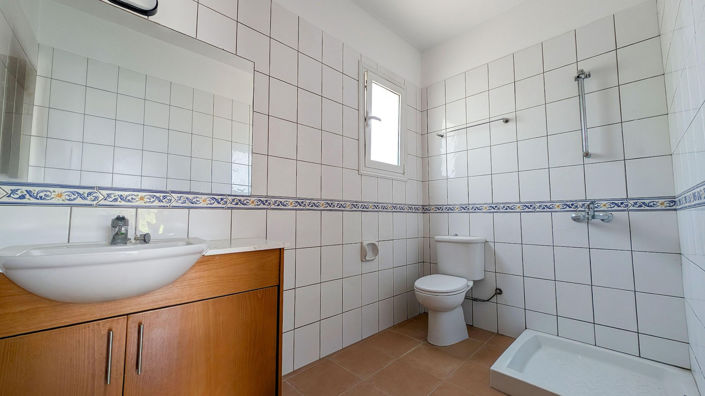 Image No.15-3 Bed House for sale
